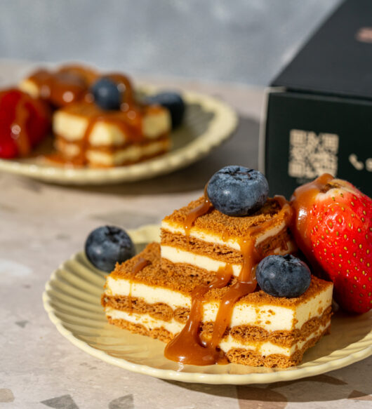 Honey cake with fruits - 30 Pcs